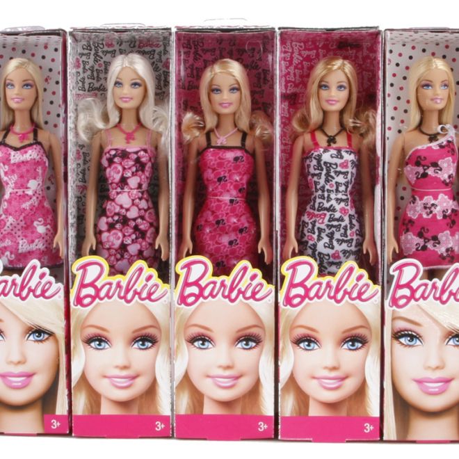 Barbie v šatech