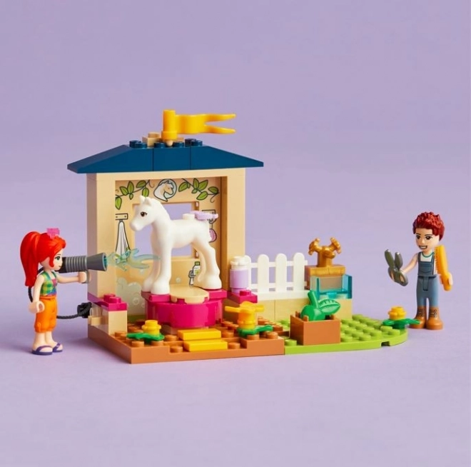 LEGO Friends 41696 Čištění poníka ve stáji