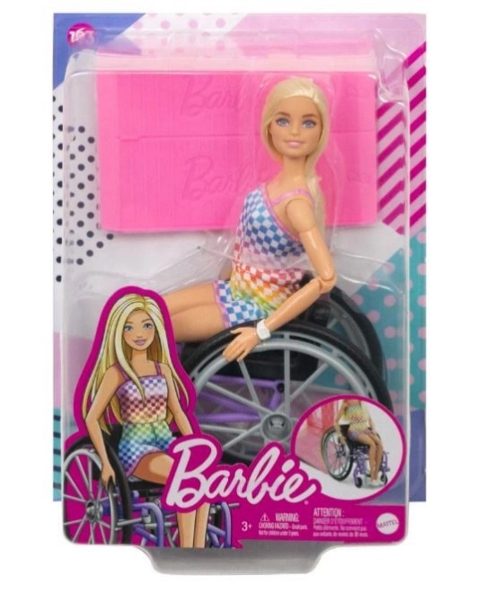 Barbie Modelka na invalidním vozíku v kostkovaném overalu HJT13