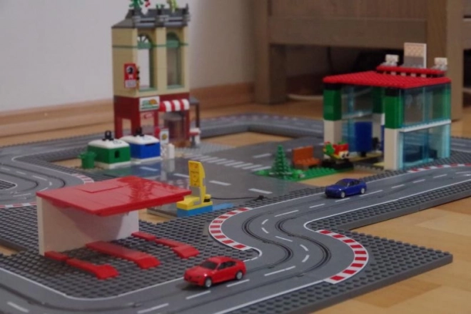 Autodráha kompatibilní se stavebnicí