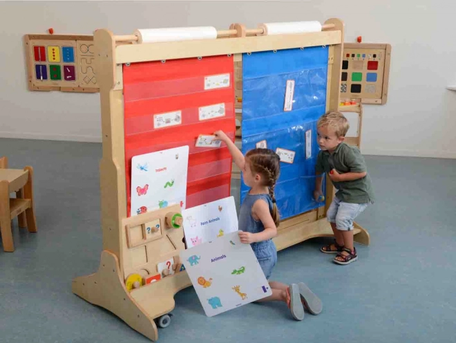Materiálový list Masterkidz pro věšení s kapsami na kartičky a obrázky červený
