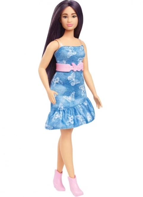 Barbie modelka v modrých šatech s motýlky