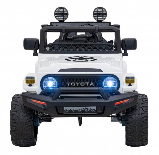 Toyota FJ Cruiser pro děti bílá + dálkové ovládání + pohon 4x4 + LED audio + EVA + pomalý start