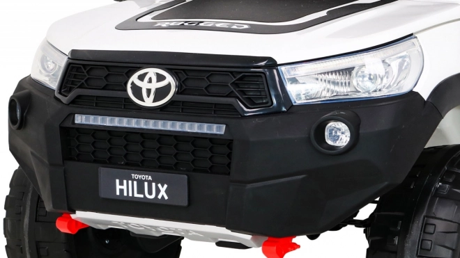 Vozidlo Toyota Hilux White