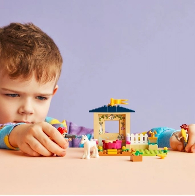 LEGO Friends 41696 Čištění poníka ve stáji