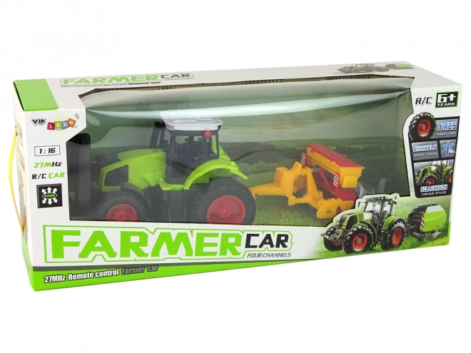 Zemědělské vozidlo Traktor s lisem R/C 1:16 zelený