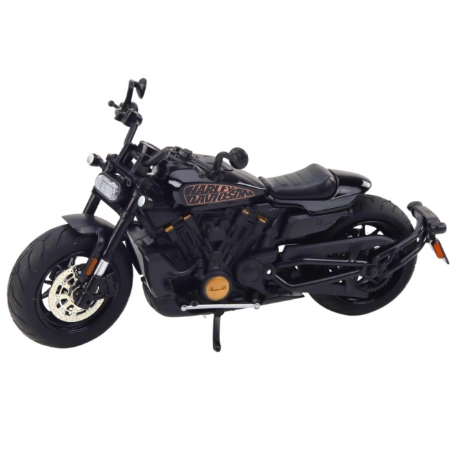 Černý motocykl Chopper se zlatými prvky 1:12