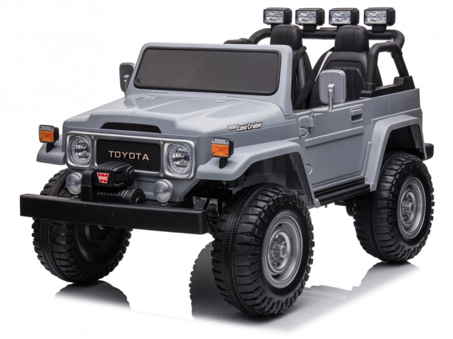 Dětské elektrické auto Toyota Land Cruiser – šedá