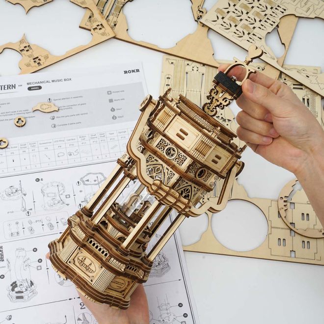Viktoriánská lucerna - hrací skříňka - 3D dřevěné puzzle
