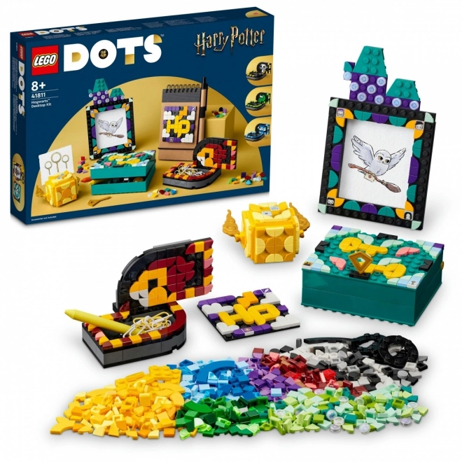 LEGO DOTS 41811 Sada psacích stolů Bradavice