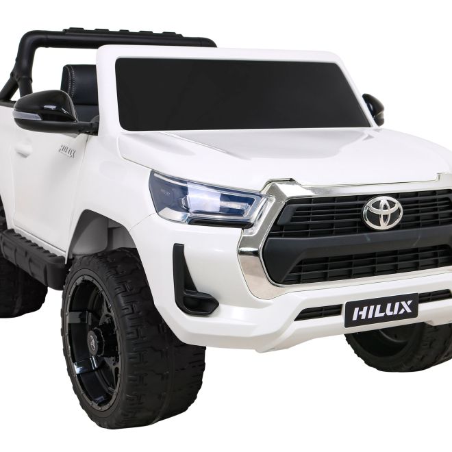 Toyota Hilux baterie pro děti Bílá + pohon 4x4 + dálkové ovládání + 2 nosiče zavazadel + rádio MP3 + LED dioda