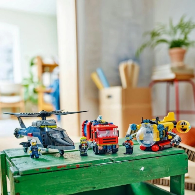 Lego City helikoptéra, hasičského auta a ponorky