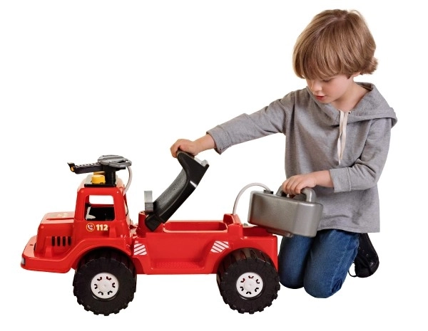 Odrážedlo - hasičské auto stříkající vodu