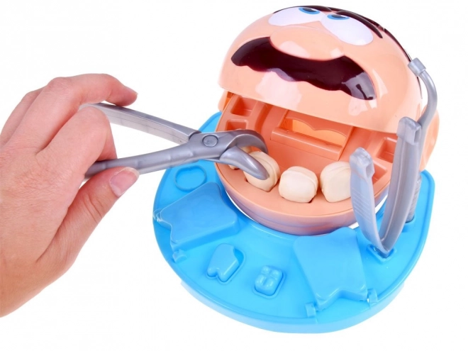 Dentální hra s plastelínou - Malý zubař