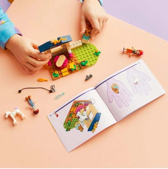 LEGO Friends 41696 Čištění poníka ve stáji