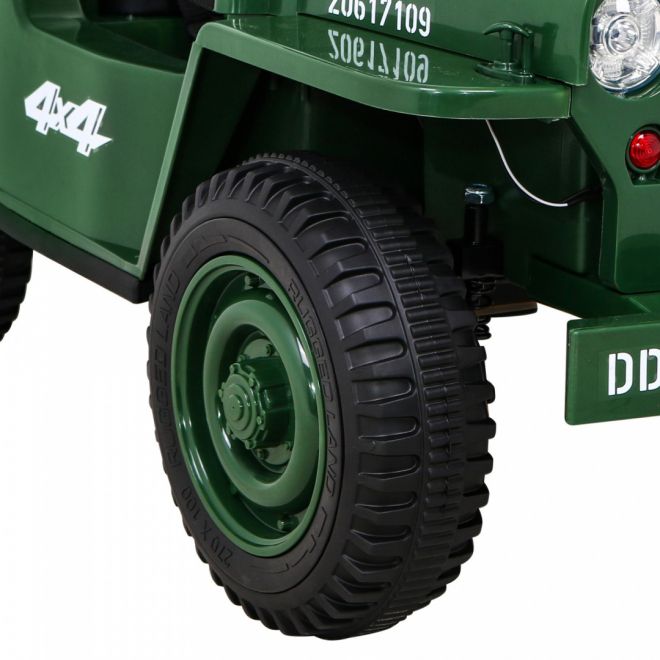 Retro vojenské auto pro děti zelené + pohon 4x4 + dálkové ovládání + 2 nosiče zavazadel + pomalý start + MP3 LED