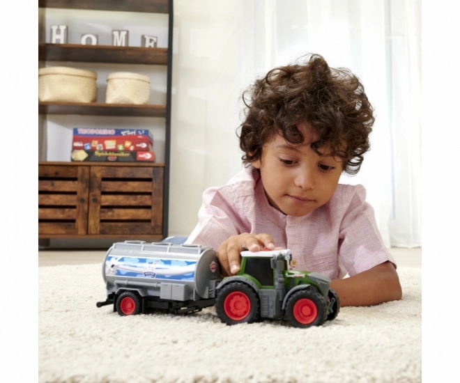 FARM Fendt traktor s přívěsem na mléko 26 cm