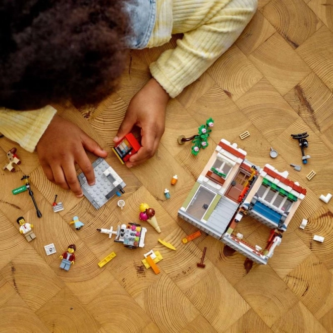 LEGO Creator 3v1 31131 Bistro s nudlemi v centru města