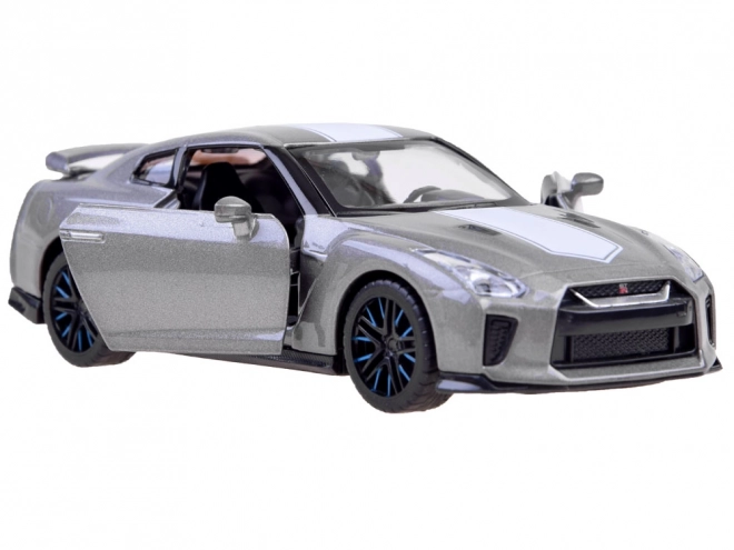 Auto Nissan GT-R s otevíracími dveřmi