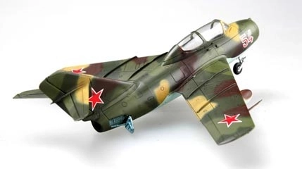 Plastikový model MiG-15UTI Midget