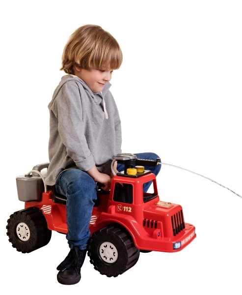 Odrážedlo - hasičské auto stříkající vodu