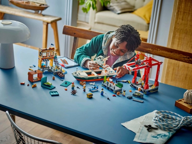 LEGO City 60422 Přístav s nákladní lodí