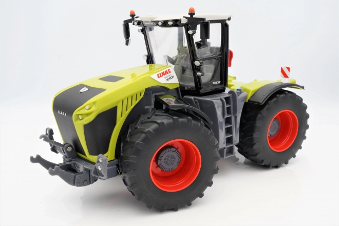 Britains Model traktor CLAAS XERION 5000 1:32 22 cm