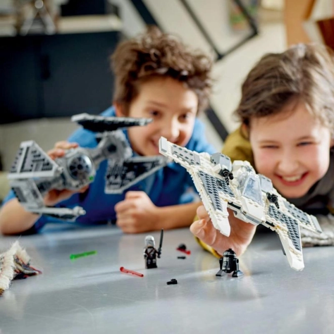 LEGO Star Wars 75348 Mandalorianská stíhačka třídy Fang vs. TIE Interceptor