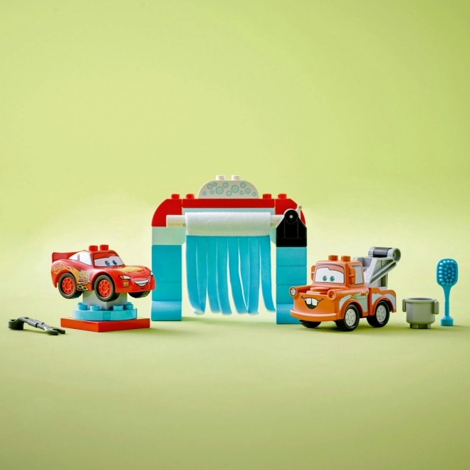 LEGO® DUPLO® Disney 10996 Na myčce s Bleskem McQueenem a Bur