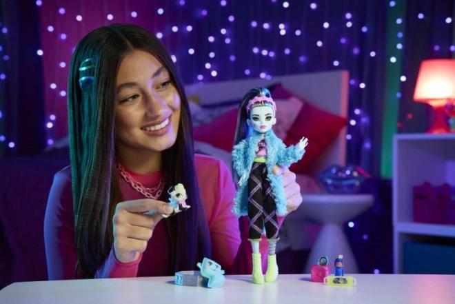 Panenka Monster High Pyžamová Párty Frankie Stein