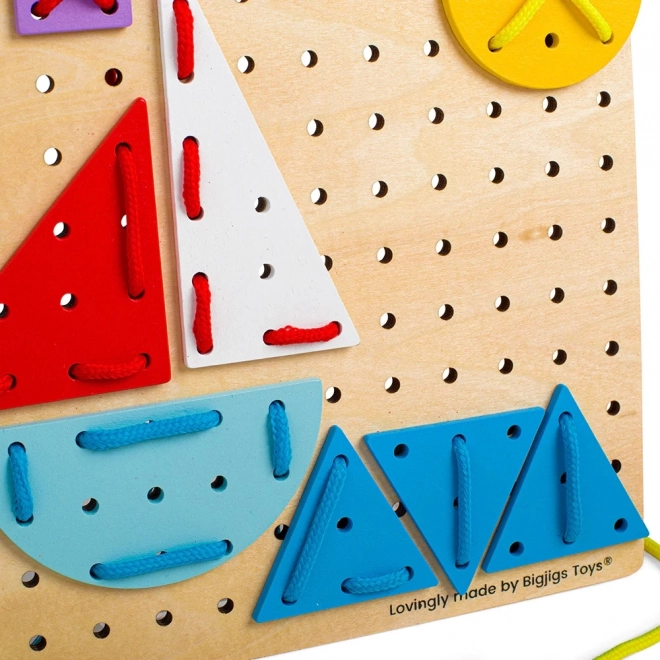 Bigjigs Toys Dřevěná šněrovací hra Geometrické tvary