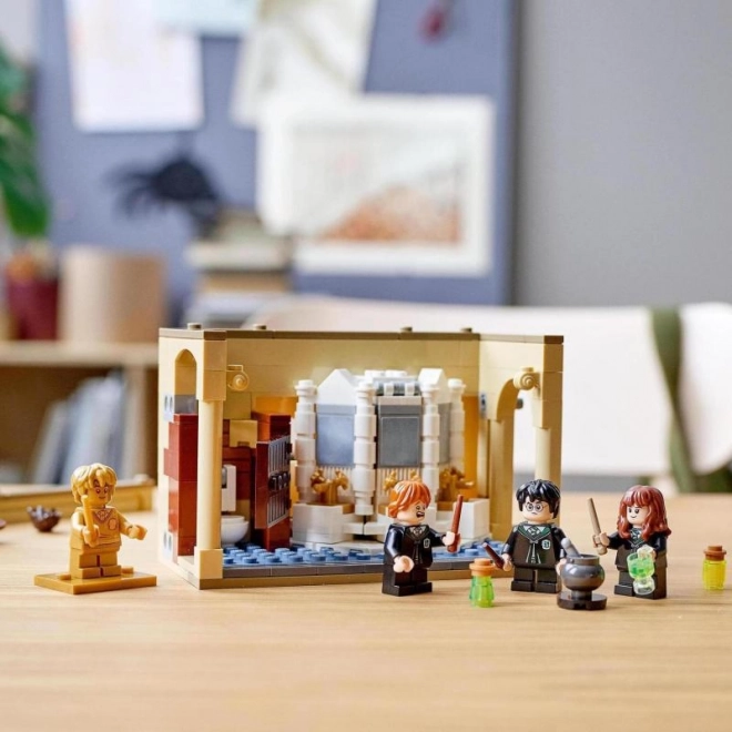 LEGO® Harry Potter™ 76386 Bradavice: omyl s Mnoholičným lektvarem