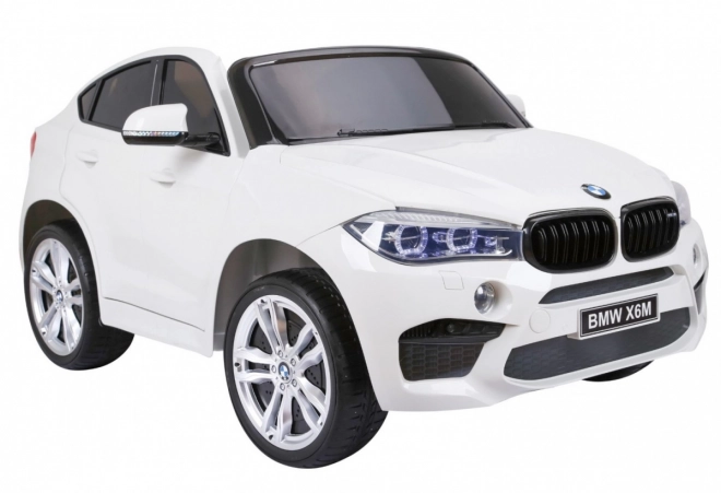 BMW X6M XXL pro 2 děti Bílá + dálkové ovládání + eko kůže + bezpečnostní pásy + pomalý rozjezd + MP3 USB + LED