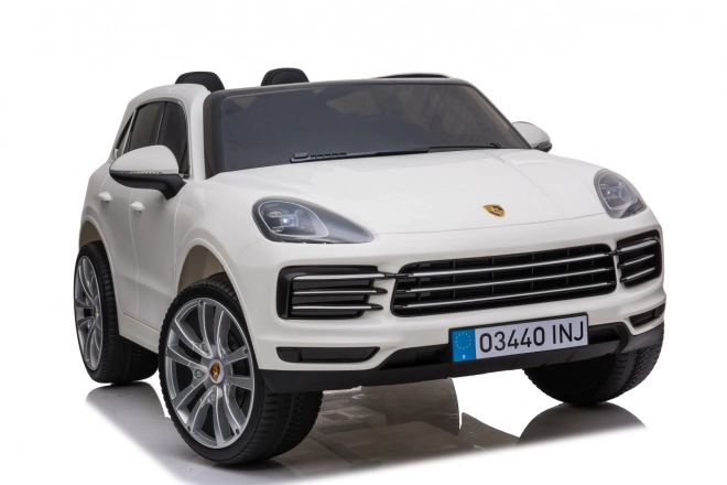 Porsche Cayenne S Vozidlo lakované bílou barvou