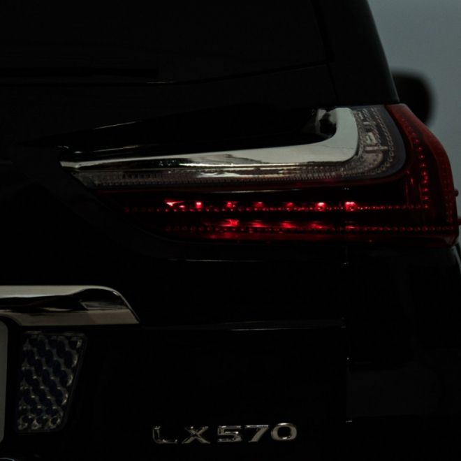 Lexus LX570 Lakované auto pro 2 děti černé + dálkové ovládání + EVA kola + rádio MP3 LED