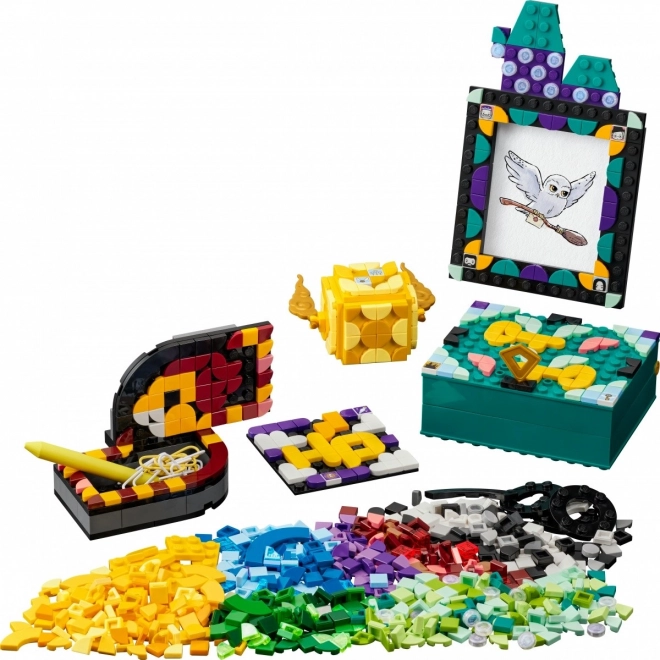 LEGO DOTS 41811 Sada psacích stolů Bradavice