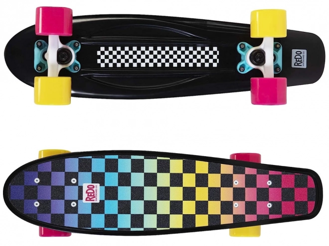 Barevná retro pennyboard šachovnicového vzoru