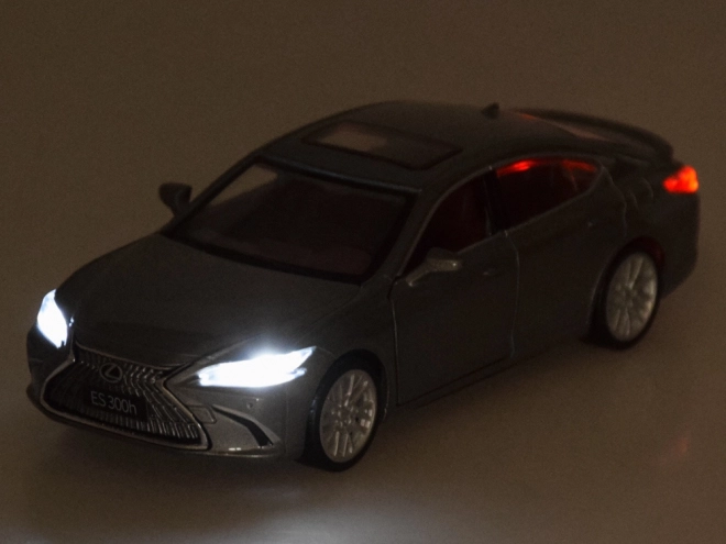 Model auta Lexus ES300h 1:35 s osvětlením a zvukem