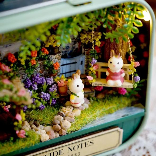 Domeček pro panenky v krabičce - miniaturní chata