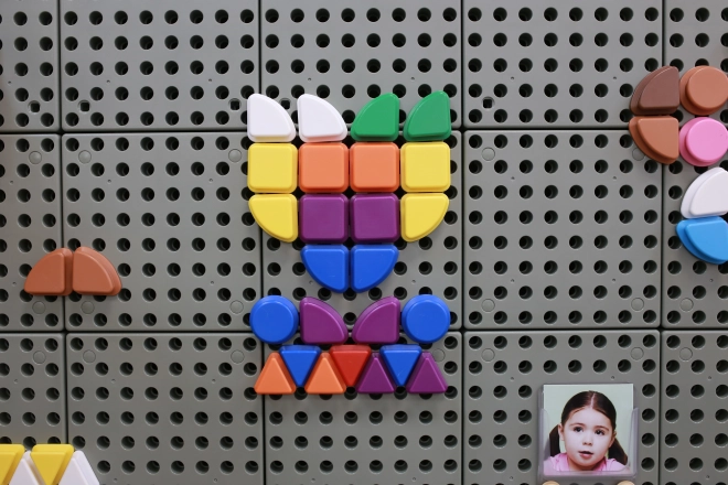 Masterkidz sada kolíčků ve tvaru geometrických forem 64 ks pro STEM tabule