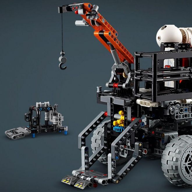 Průzkumné vozítko s posádkou na Marsu
