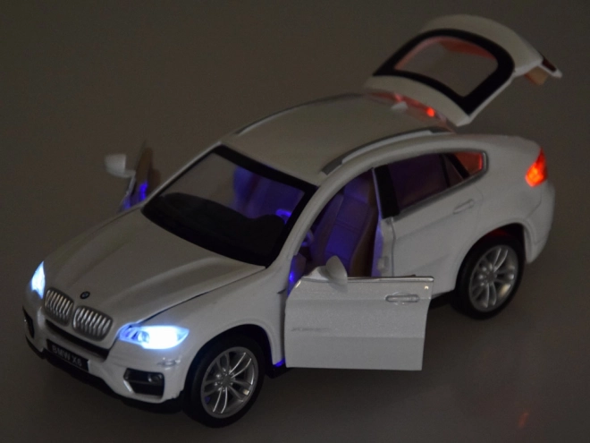 Kovové auto BMW X6 bílý SUV s efekty