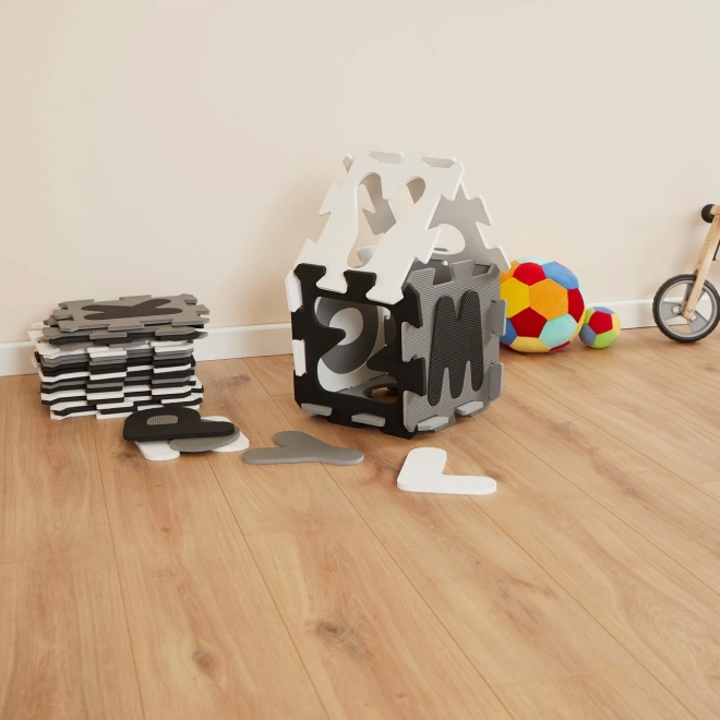 Bieco pěnová hrací podložka s abecedou - černobílá puzzle
