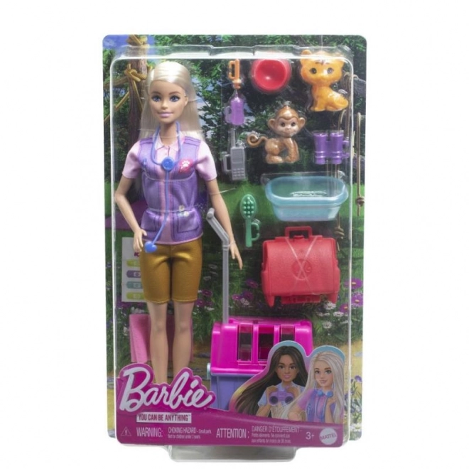 Barbie panenka zachraňuje zvířátka s blond vlasy