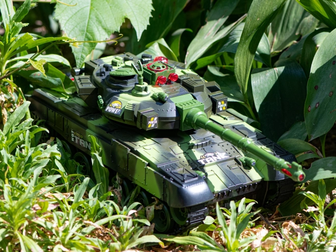 RC tank na dálkové ovládání 2,4 GHz lesní kamufláž