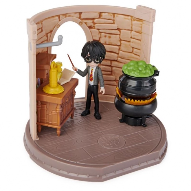HARRY POTTER UČEBNA MÍCHÁNÍ LEKTVARŮ S FIGURKOU HARRYHO