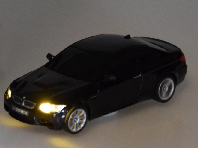 Sportovní vůz BMW 1:24 s volantem RC0661