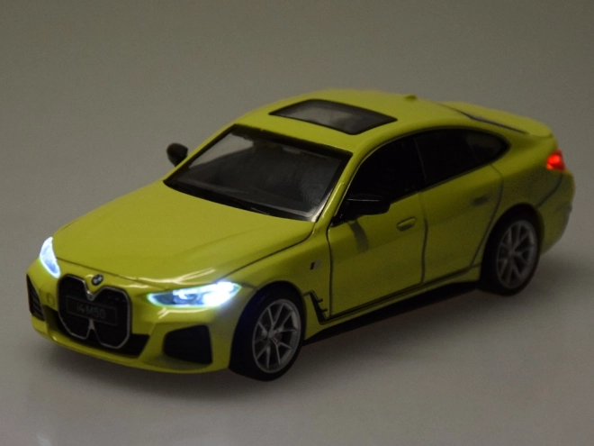 Kovový model auta BMW i4 M50 s efekty