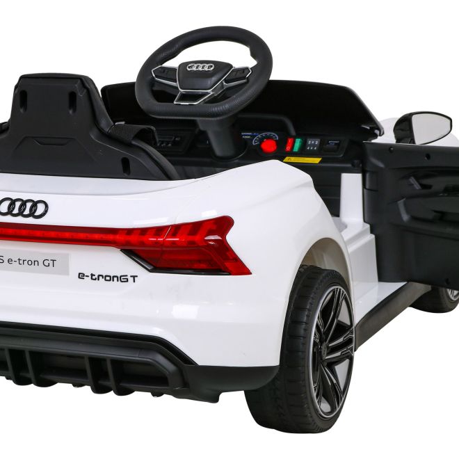 Audi RS E-Tron GT Battery White + dálkové ovládání + pohon 4x4 + rádio MP3 + LED + EVA