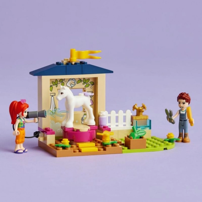 LEGO Friends 41696 Čištění poníka ve stáji